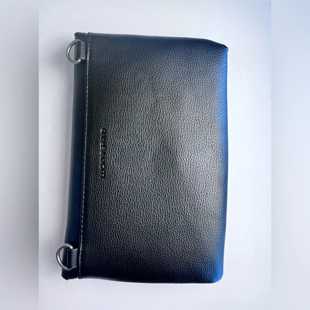 Lucky Brand black tone is a Clutch now cuz had conscious uncoupling with strap